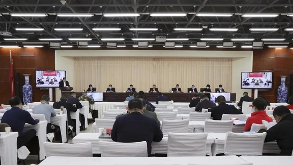 第一师阿拉尔市举行“创城”“创区”誓师大会