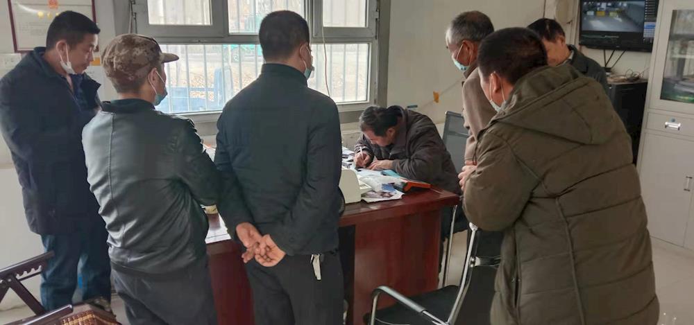 一师供销农资公司不误春耕忙经营