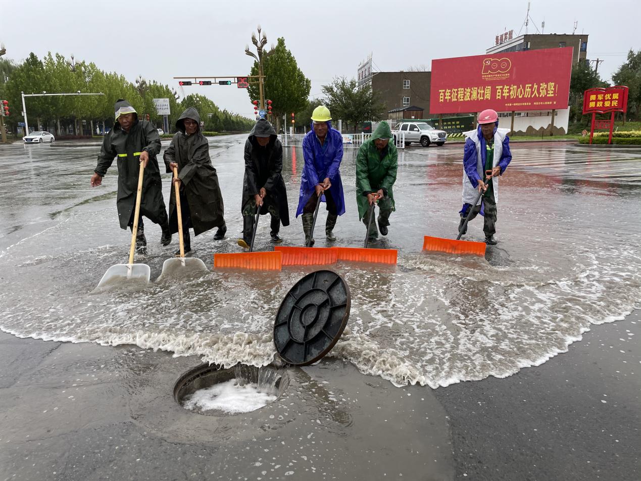 【我为群众办实事】大雨来袭，坚守有你