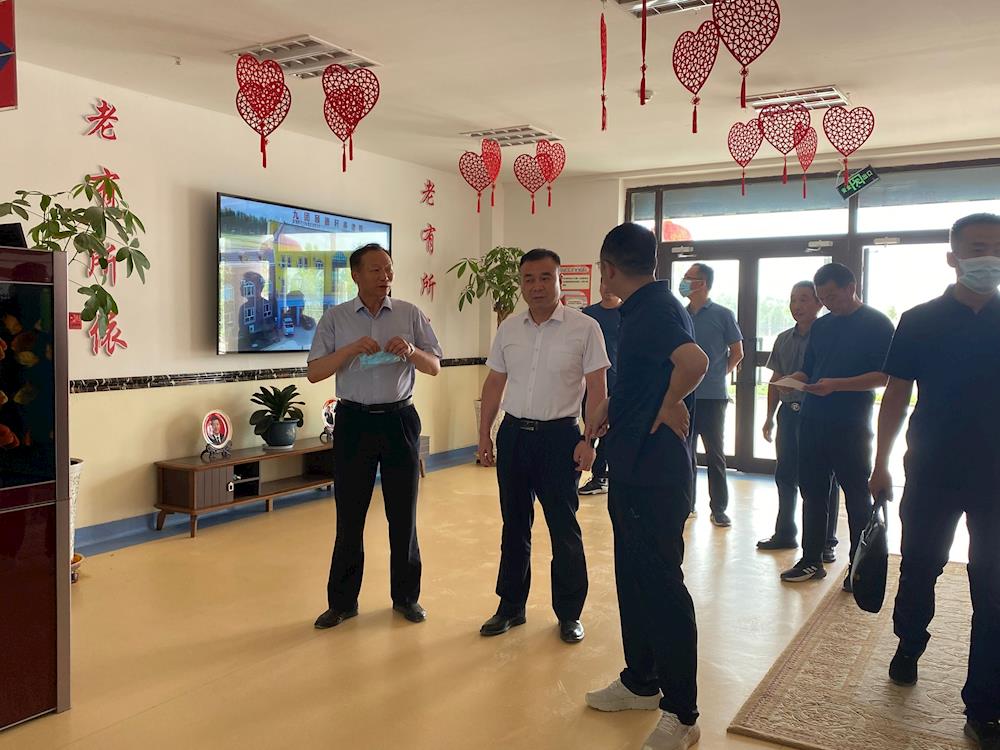 彭勃在养老服务机构调研