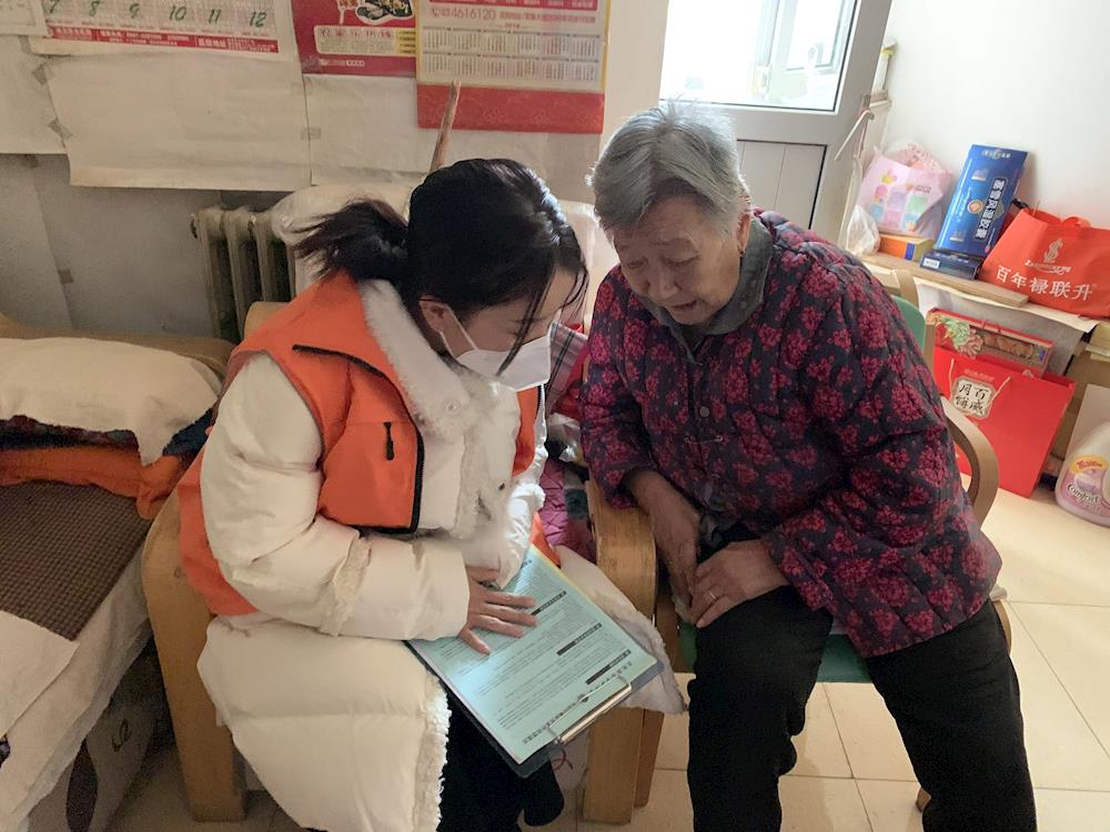 社工探访心连心 爱老敬老暖人心