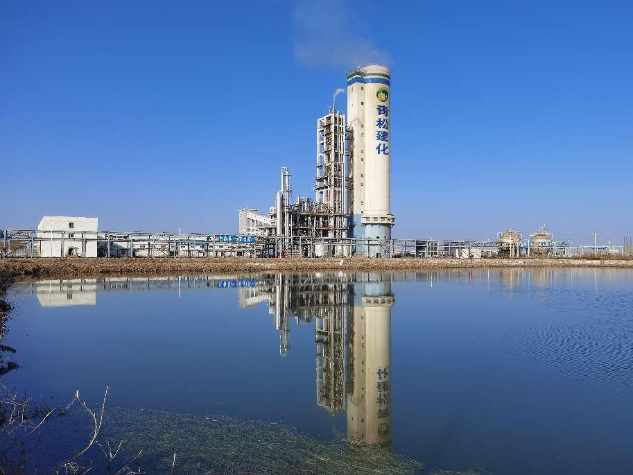 走绿色发展之路  打造“花园式”工厂  新疆青松化工用实际行动践行“绿水青山就是金山银山”理念   