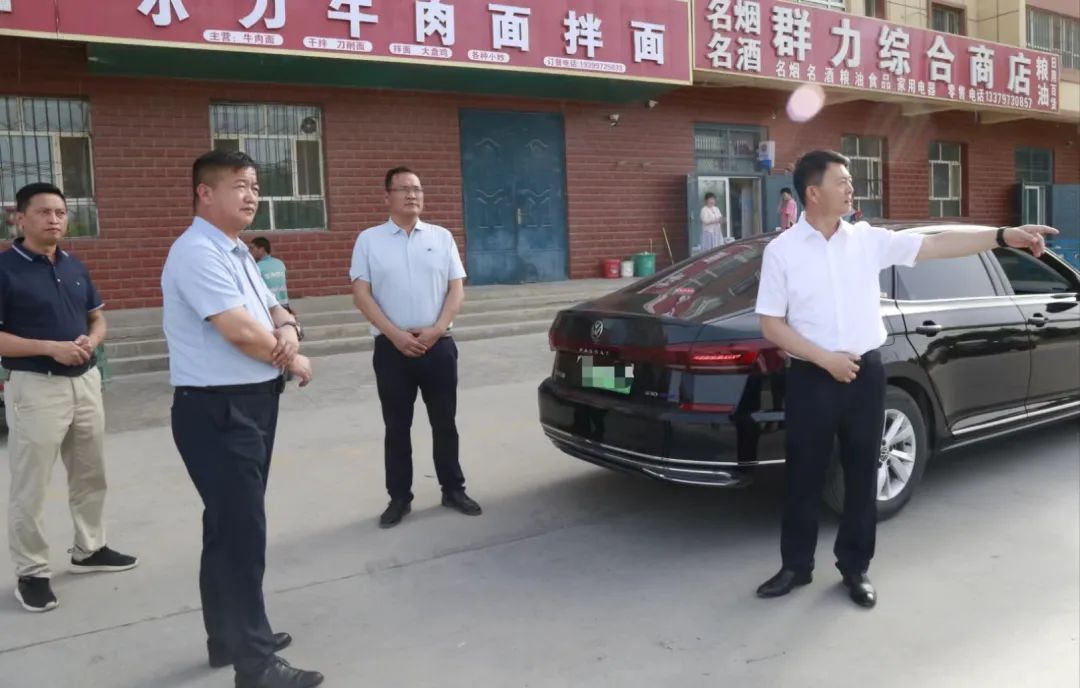 八团：现场办公解难题 全力共创文明城