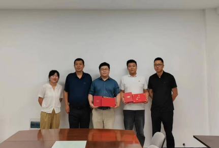 国资委党支部开展“八一”走访慰问主题党日活动