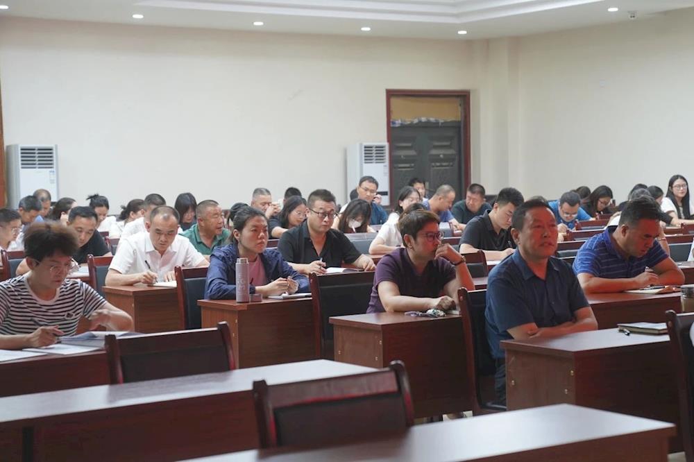 健康阿拉尔 | 十一团党委联合平安产险开展医疗健康下基层活动