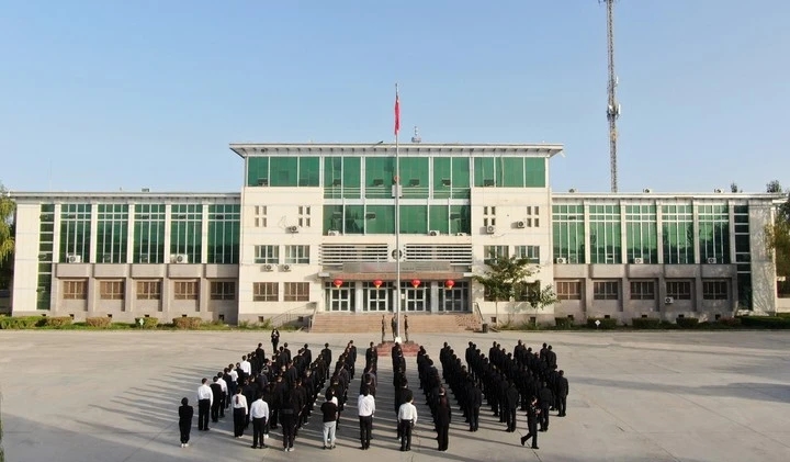 六团隆重举行庆祝中华人民共和国成立74周年升旗仪式