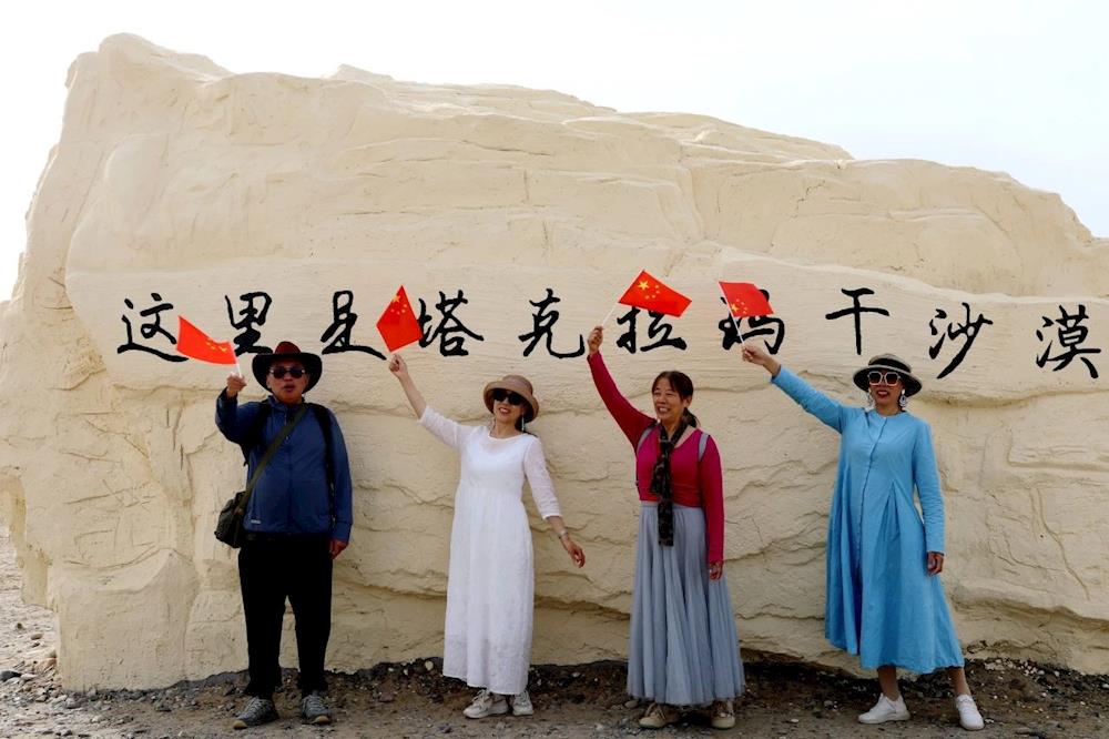 中秋国庆假期 塔克拉玛干沙漠之门景区迎来旅游热潮