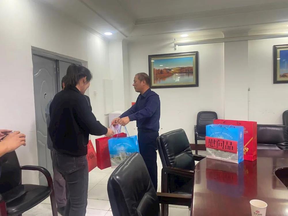 师市总工会对十二团困难职工建档工作开展调研