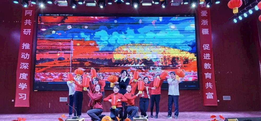 一团中学开展庆元旦师生联谊活动