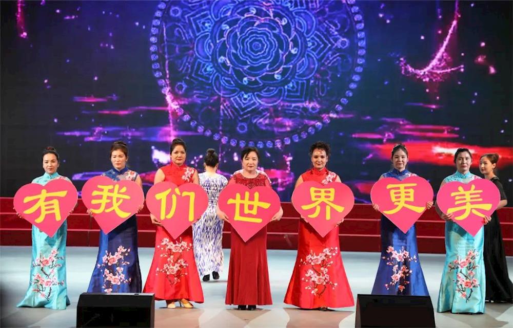 一团时装走秀展风采 健身体操话生活