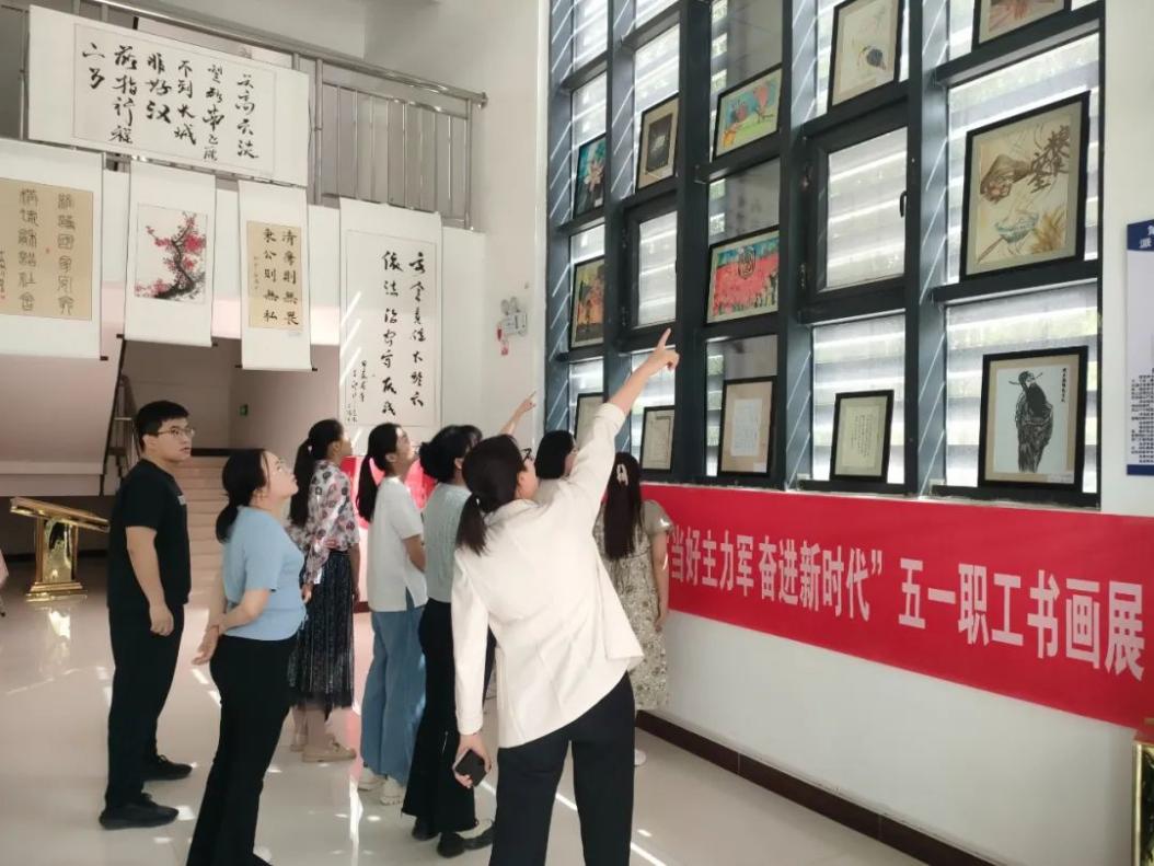 “青春五月 一起奋进”统众（集团）公司开展书画展览活动