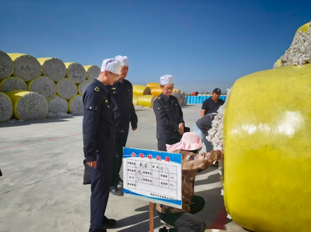 十二团联合师市市场监管局为棉农保“价”护航