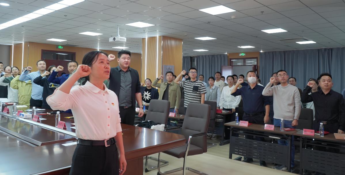 导师带徒  一张拜师帖，一生师徒情！这场导师带徒活动，藏着人才成长的“密码”