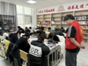 小小豆粒，创意无限：社区儿童在拼豆活动中展现专注与友爱