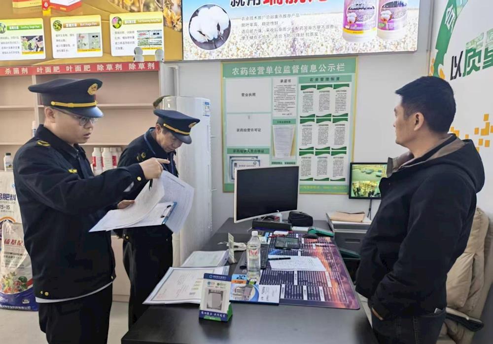三月春耕护农忙 市场监管守一线 ——第一师市场监管局全面开展辖区农资市场专项检查