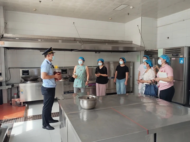 师市市场监管局开展养老院食品安全“现场观摩+理论培训”专项活动