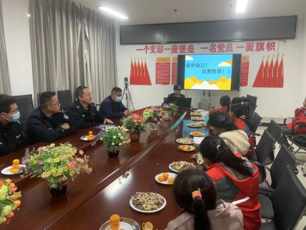 组织开展春蕾计划-佑未来，护成长”关爱女童知识讲座