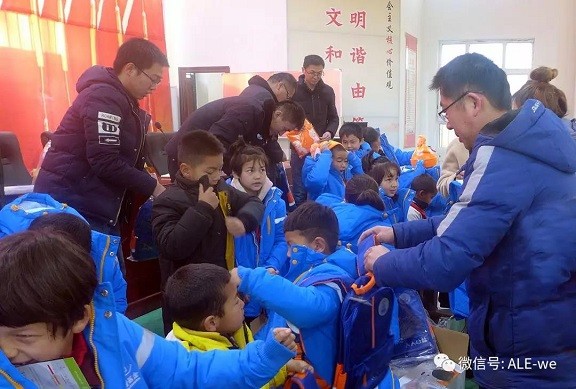 爱心涌动！这个冬天因他们而温暖......