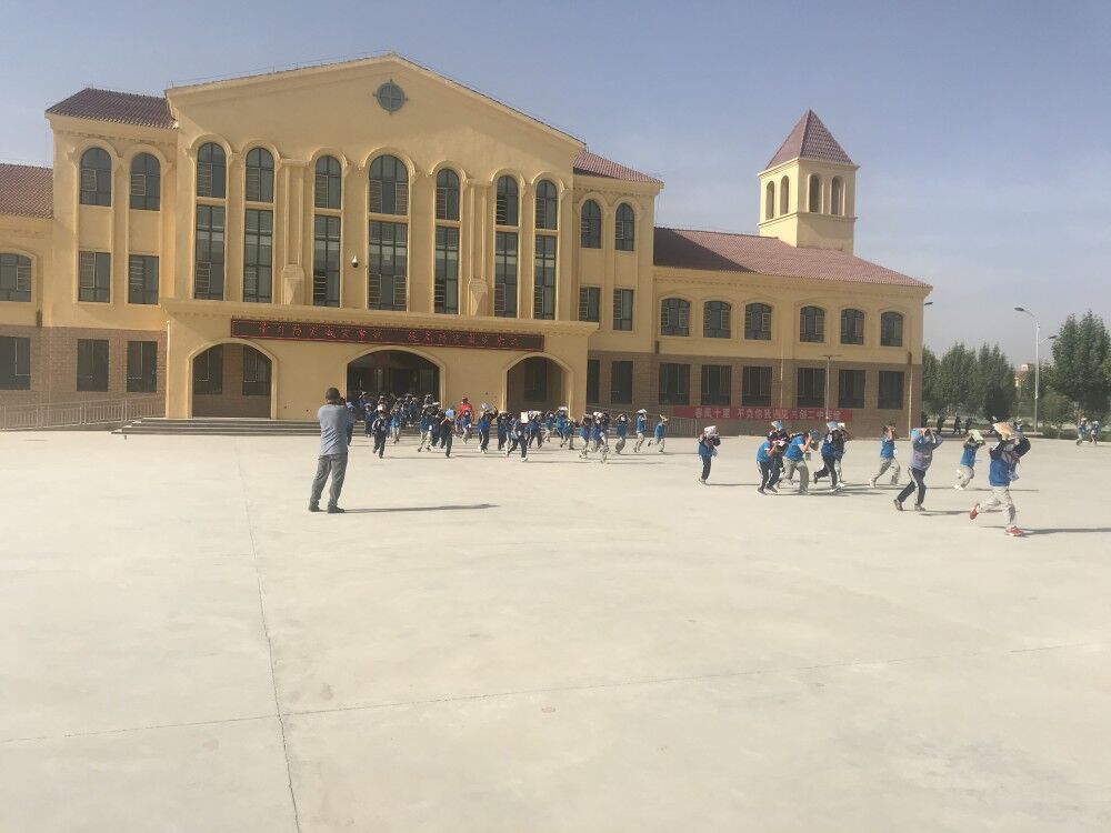 第一师阿拉尔市多种形式积极开展防治减灾日宣传活动