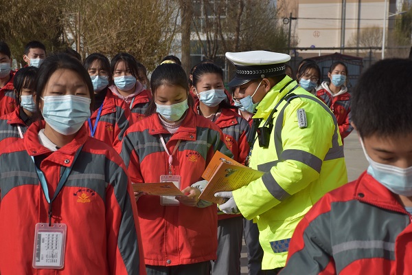 全国交通安全日　一师交警在行动