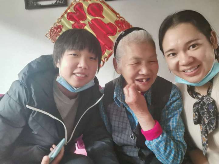 关爱空巢老人，我们一直在路上