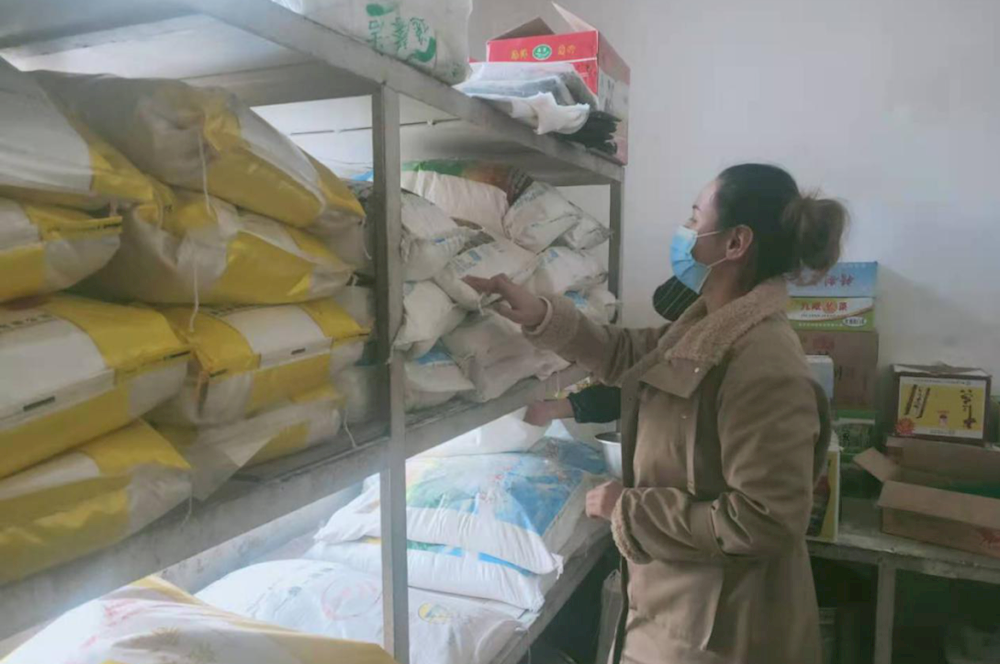 青松路街道开展节前食品药品安全检查