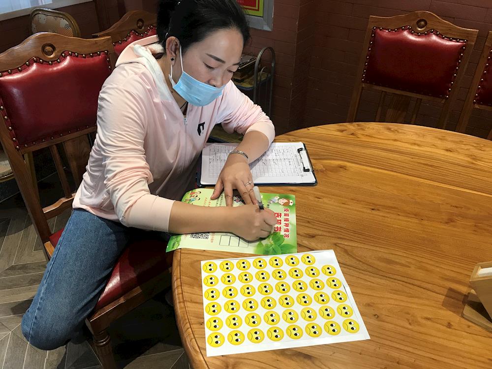 消费更安心！幸福路街道辖区商铺疫苗接种标识来了