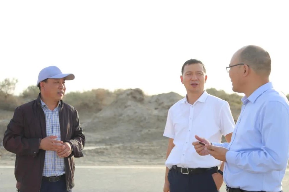 浙江省委宣传部副部长盛世豪一行赴十四团睡胡杨谷景区调研