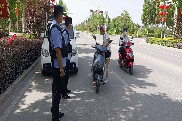 白天见警察    晚上见警灯