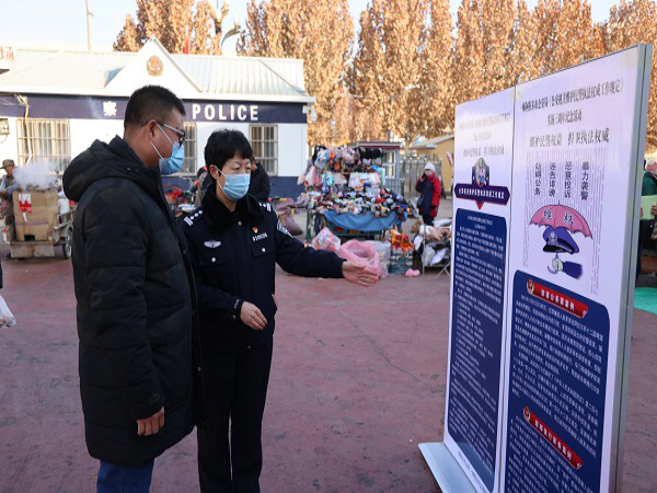 师市公安局组织开展《公安机关维护民警 执法权威工作规定》颁布实施三周年宣传活动
