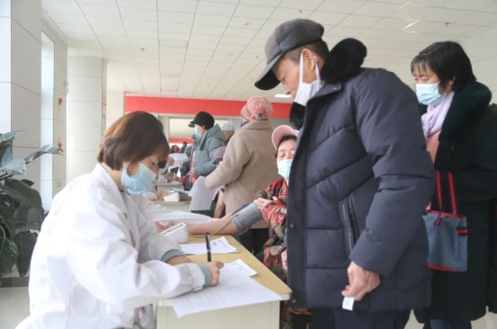 十二团组织开展全民免费健康体检活动——全民免费健康体检暖人心