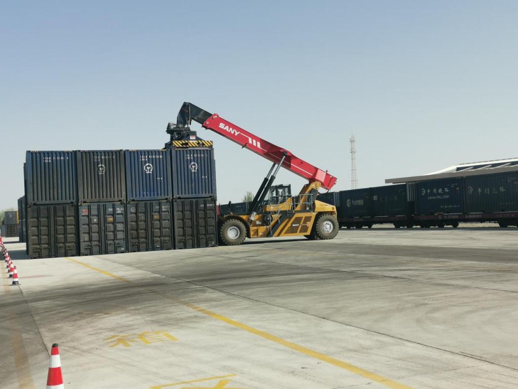 铁路货运促农忙，疫情防控显担当