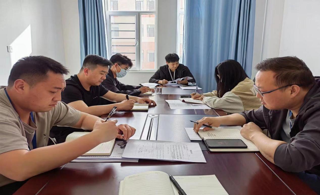 开展消防演练 筑牢安全之基--新疆西域学府投资建设有限公司阿拉尔物业分公司组织开展消防演练活动