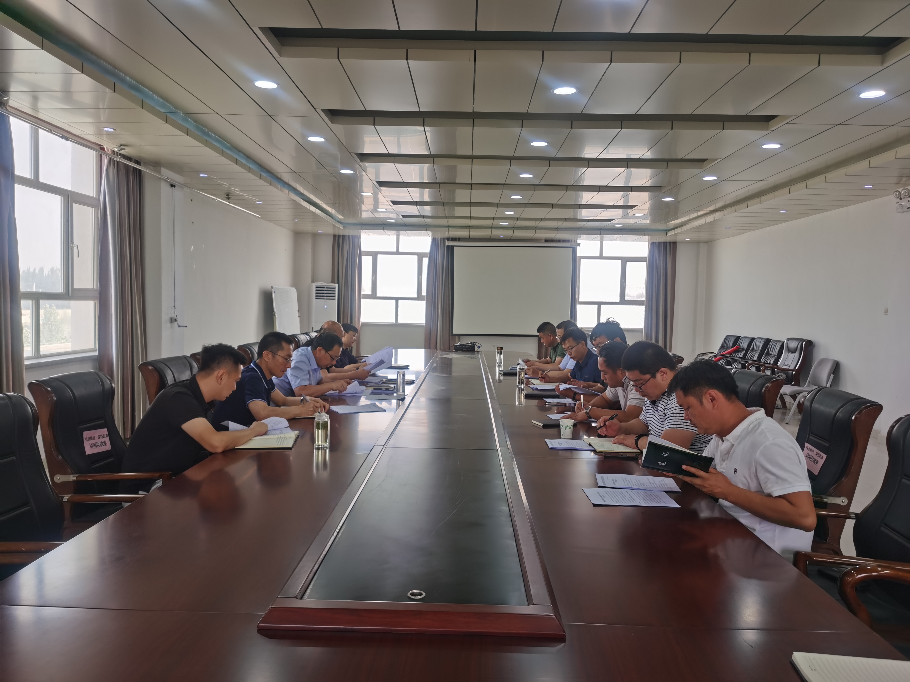 聚天红果业公司组织召开安委会第二次暨第二季度形势分析研判会   