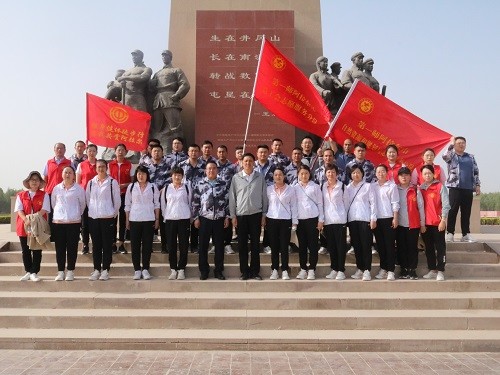 师市自然资源和规划局与师市总工会联合举行“奔跑魅力阿拉尔”徒步活动