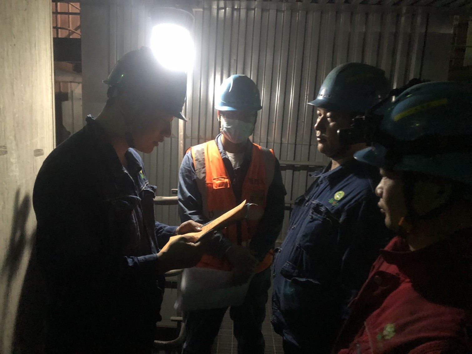 一师电力检修公司对发电厂锅炉水冷壁开展检修工作