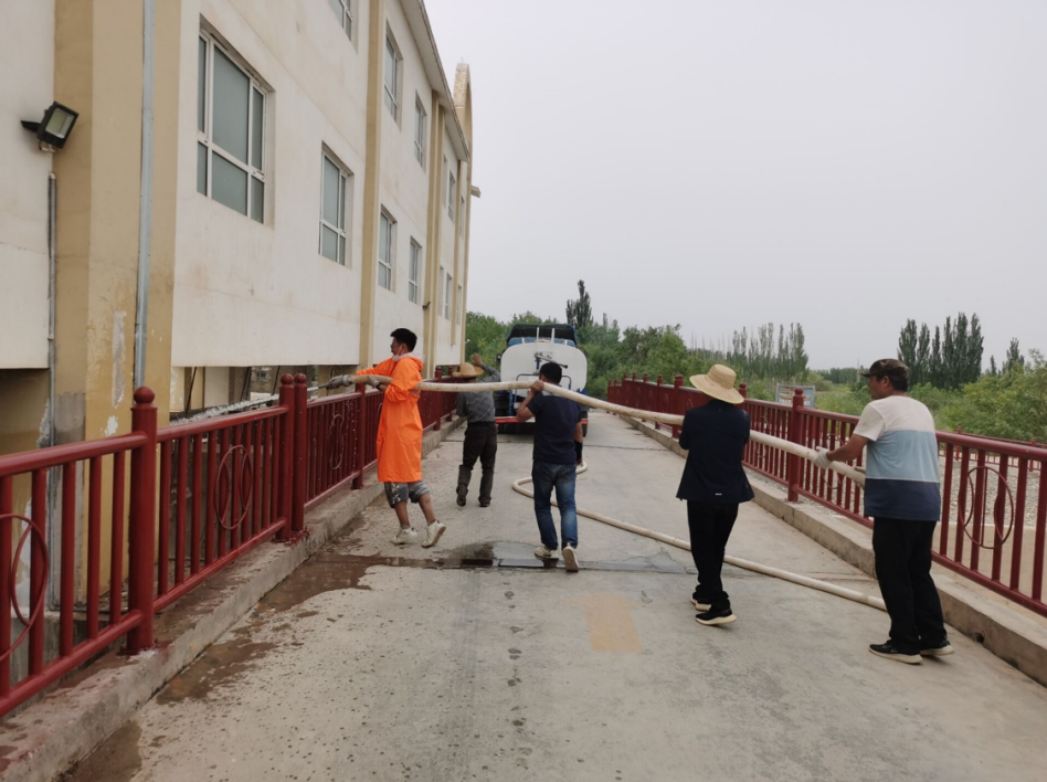 清理环境卫生，创建文明单位--师市水利系统开展环境卫生治理工作