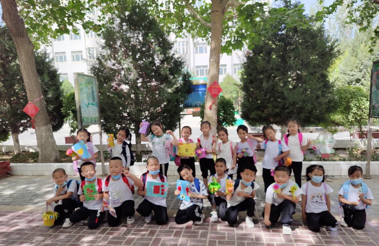 幼小衔接，我们在行动 ——第一师第四中学开展幼小衔接参观活动