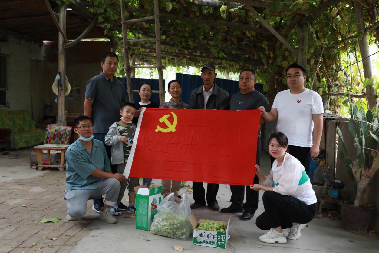 【我为群众办实事】西北兴业着力为村民解决葡萄销售难问题