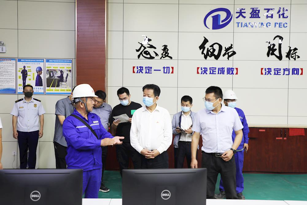 第一师阿拉尔市党委常委、副政委，政法委书记张勇带队检查经开区重点企业安全生产工作