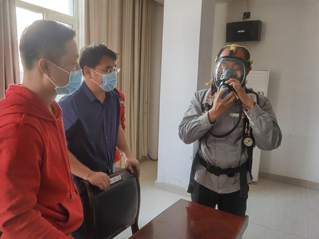 新疆青松化工开展正压式空气呼吸器使用培训