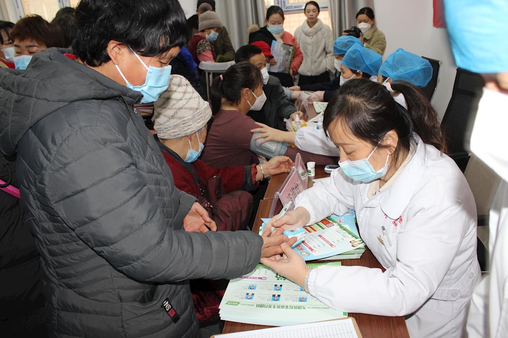 青松路街道开展家庭医生访视日义诊活动
