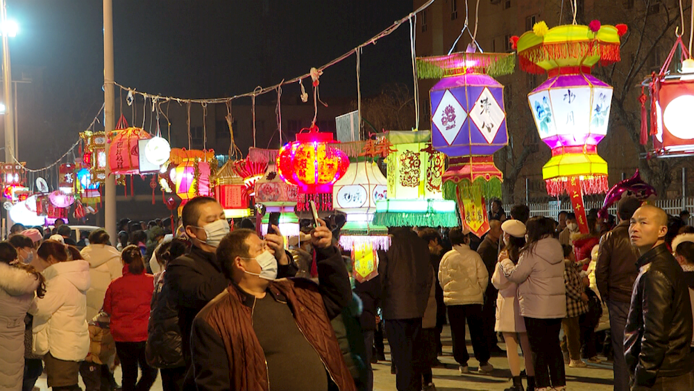 一团金银川镇举办“闹元宵·赏花灯猜灯谜”活动