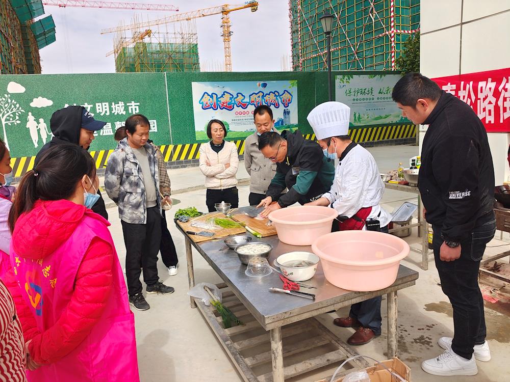 “舌尖美味”提能力 “烹饪培训”促发展