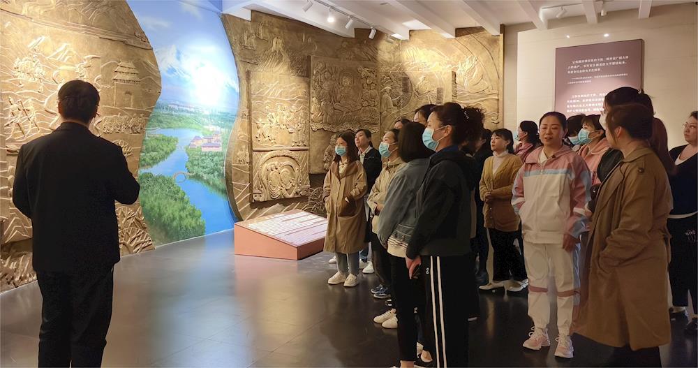 【5.12护士节】追寻红色足迹 汲取奋进力量 | 第一师医院组织全体护士长参观阿克苏地区博物馆
