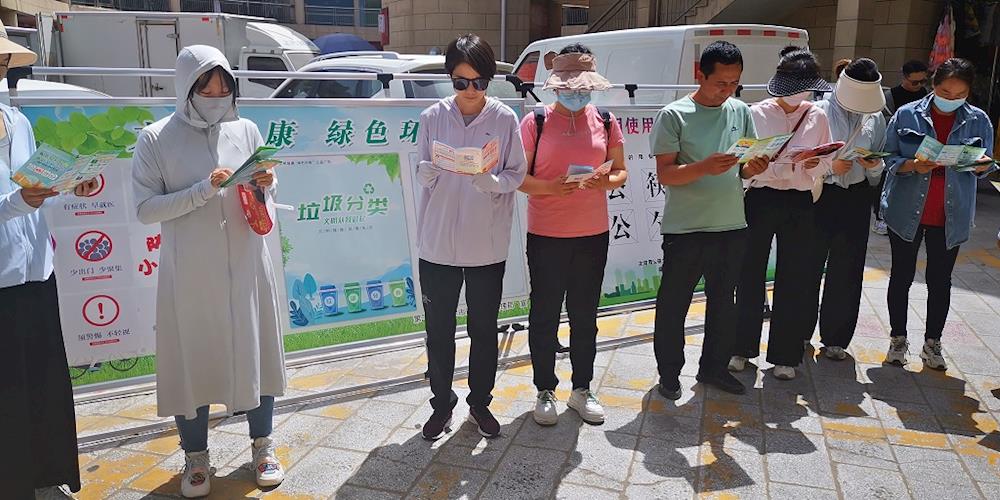 师市市场监管局在江泰商贸城开展文明健康绿色环保主题系列宣传活动