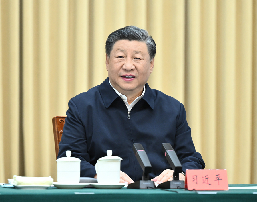 习近平听取新疆维吾尔自治区党委和政府、新疆生产建设兵团工作汇报并发表重要讲话