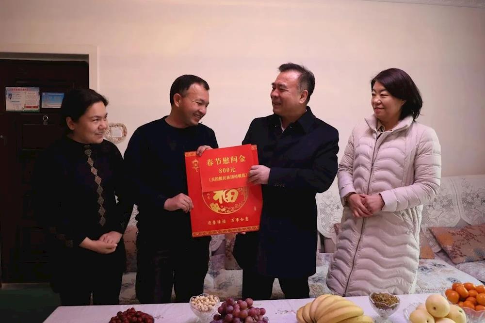 新春慰问 | 师市领导赴十一团走访慰问