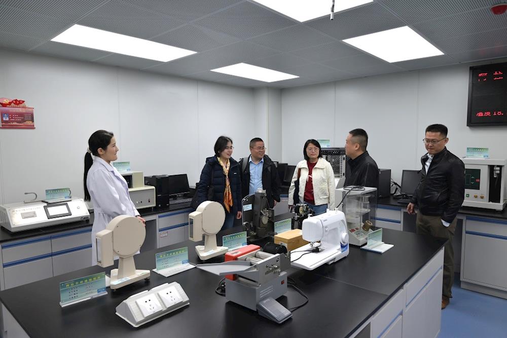 市场监管总局认证认可技术研究中心一行在兵团第一师阿拉尔市调研