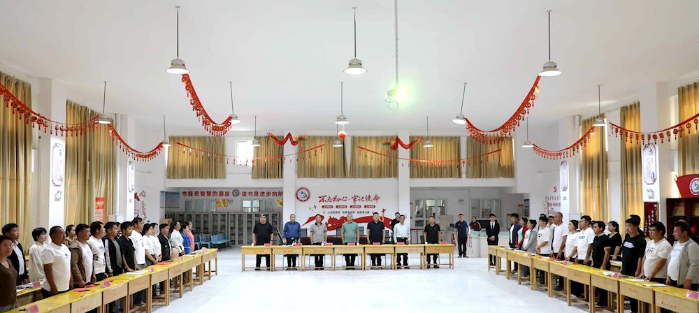 十一团举办第42个民族团结进步教育月诗词朗诵大赛